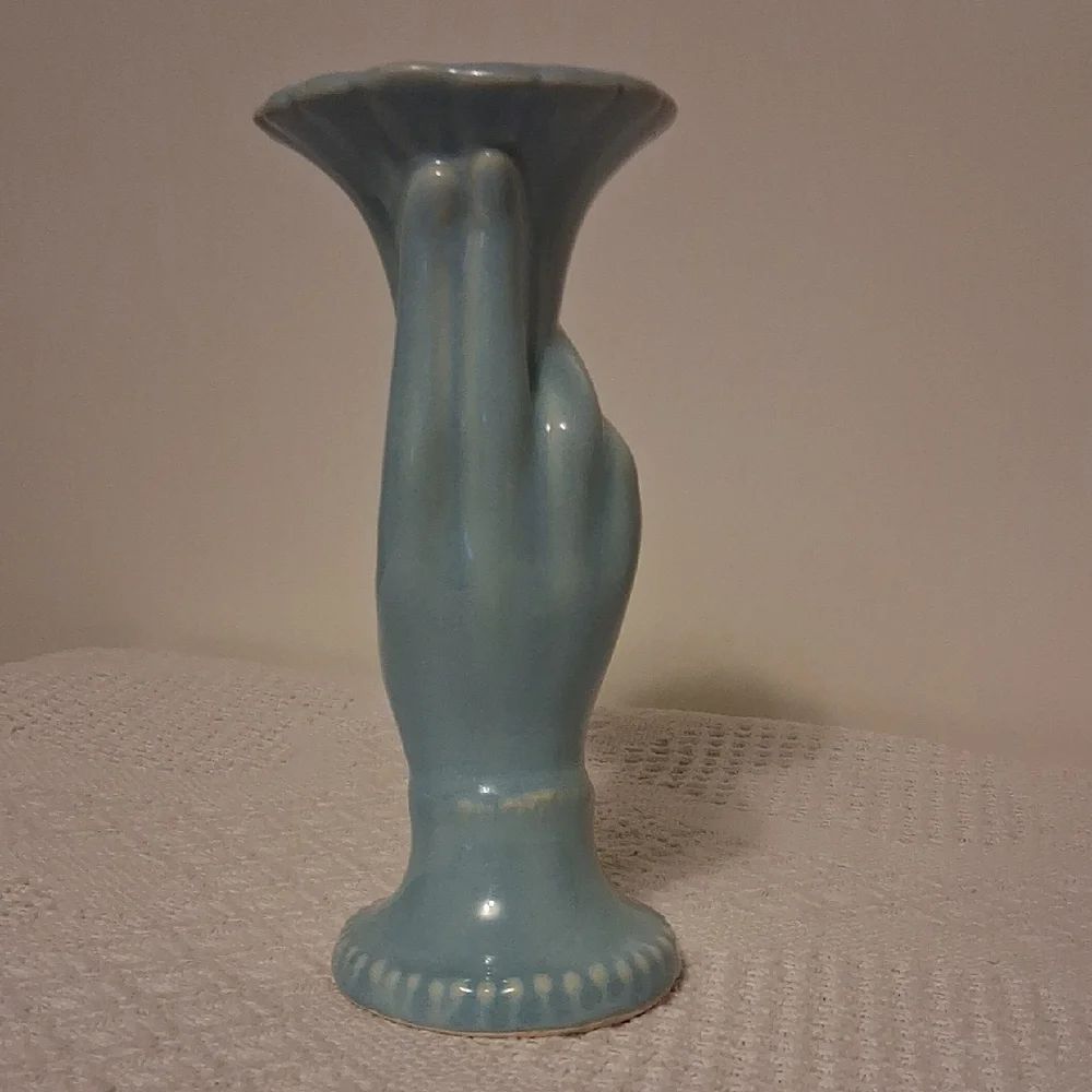 🌷 Vintage Shawnee Pottery Blue Tulip Hand Vase – USA, 1940s